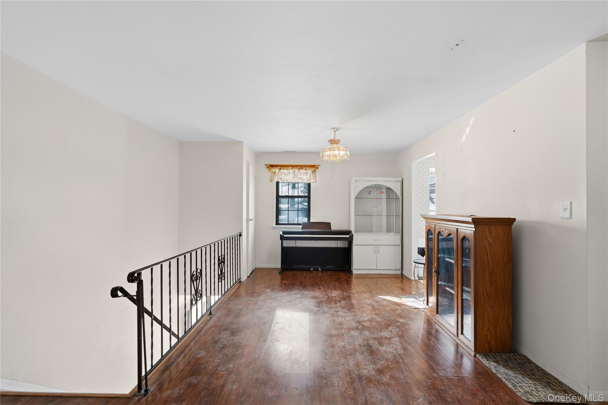 #11 photo, 19 Newbrook, Bay Shore , NY 11706