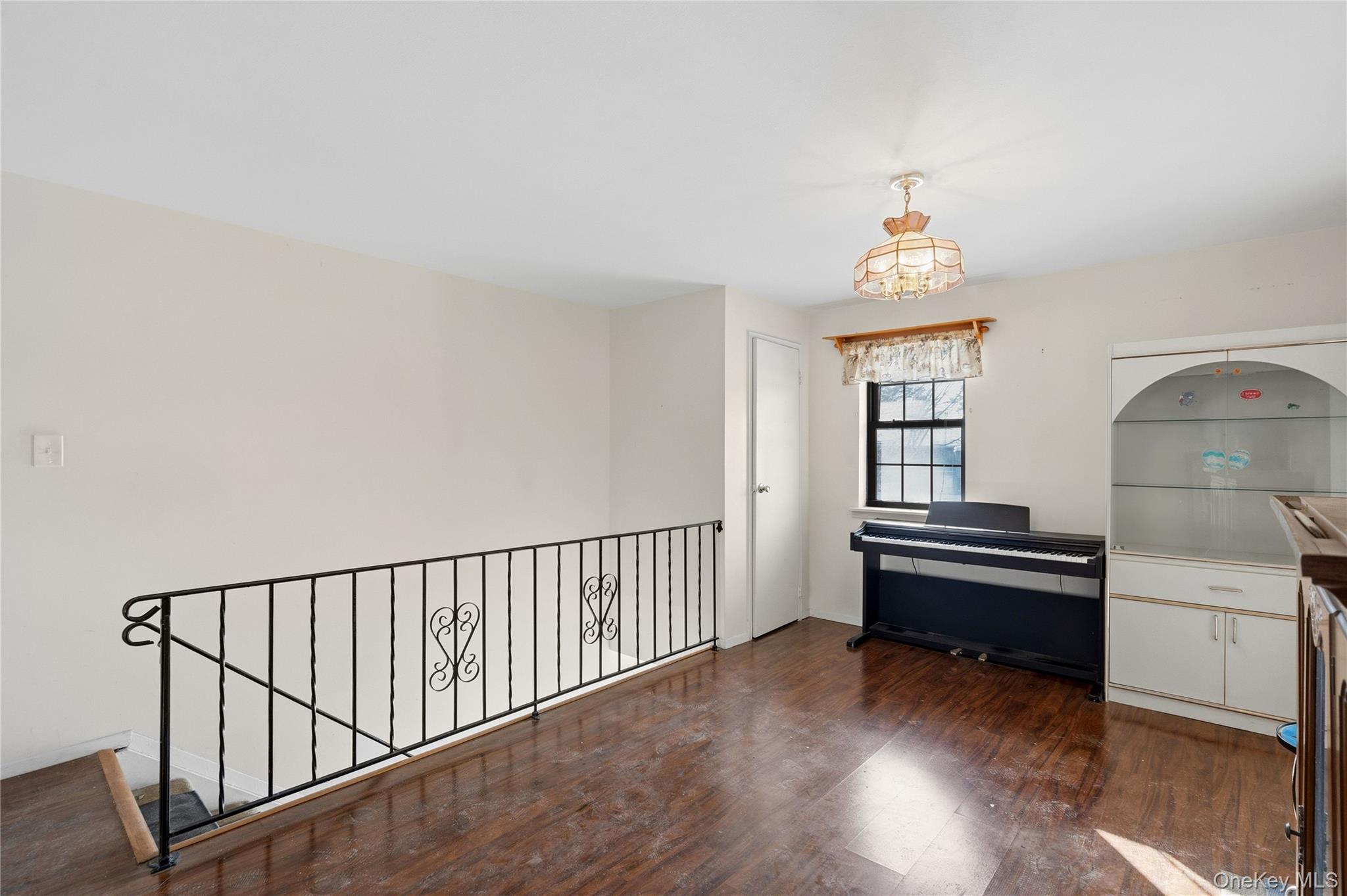 #12 photo, 19 Newbrook, Bay Shore , NY 11706