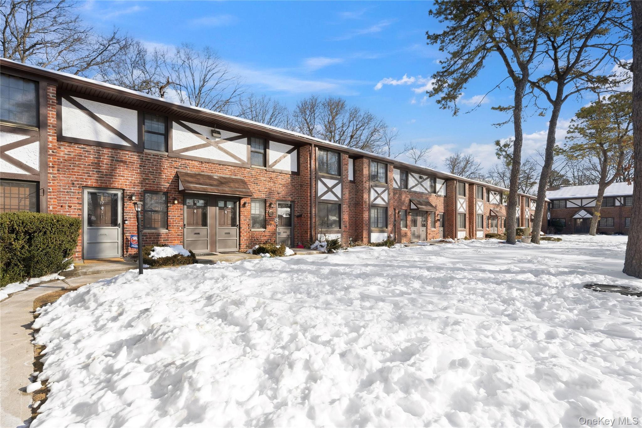 #4 photo, 19 Newbrook, Bay Shore , NY 11706