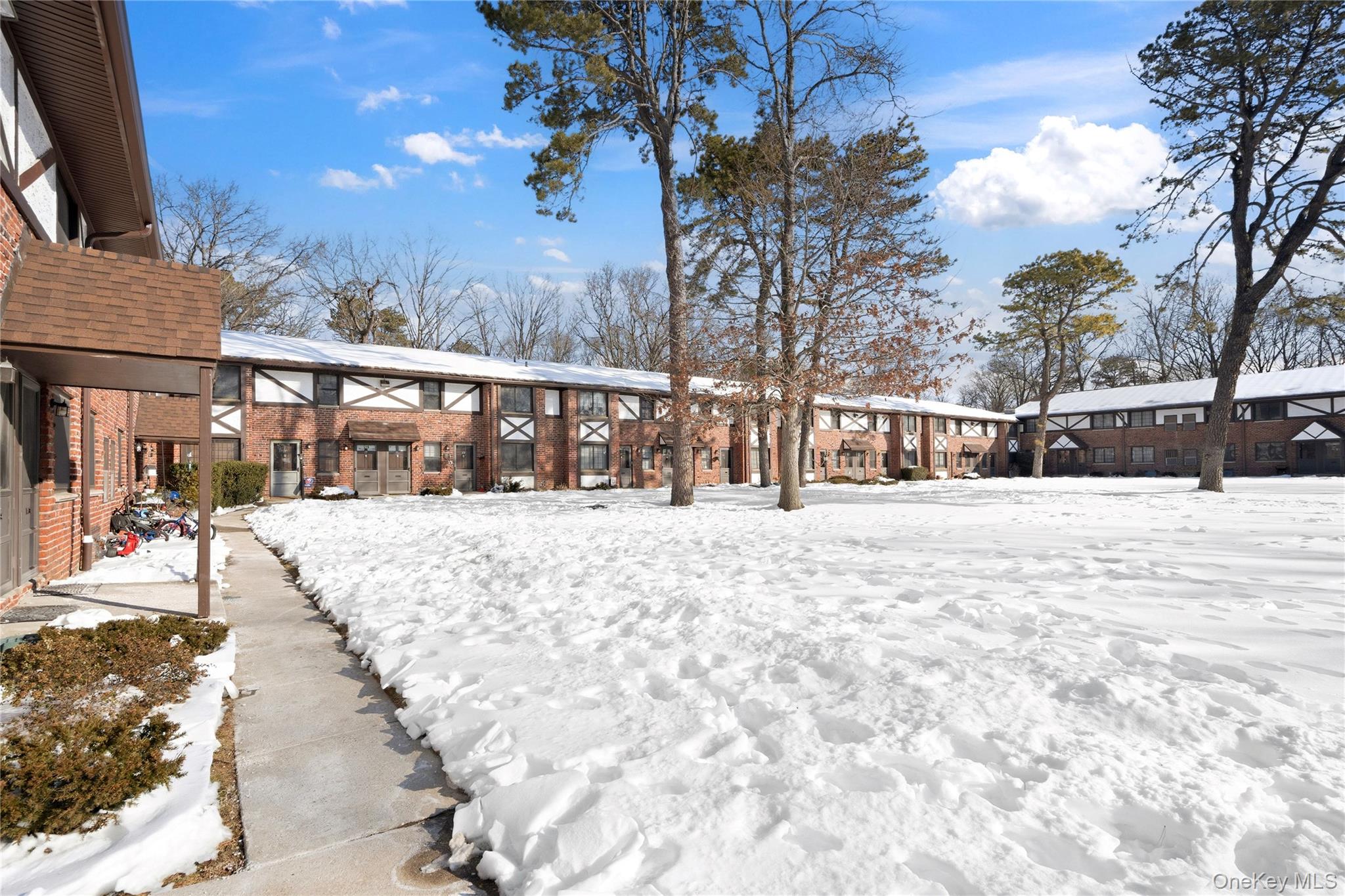 #5 photo, 19 Newbrook, Bay Shore , NY 11706