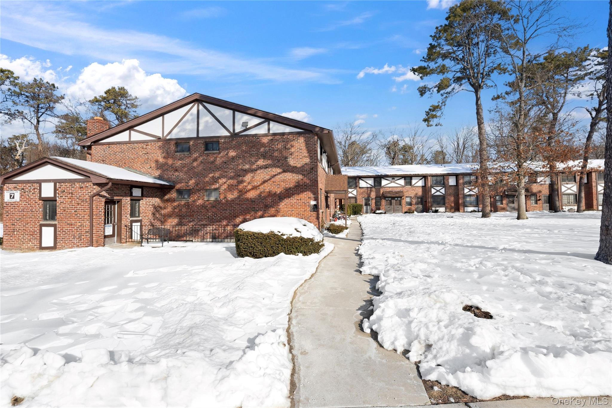 #6 photo, 19 Newbrook, Bay Shore , NY 11706