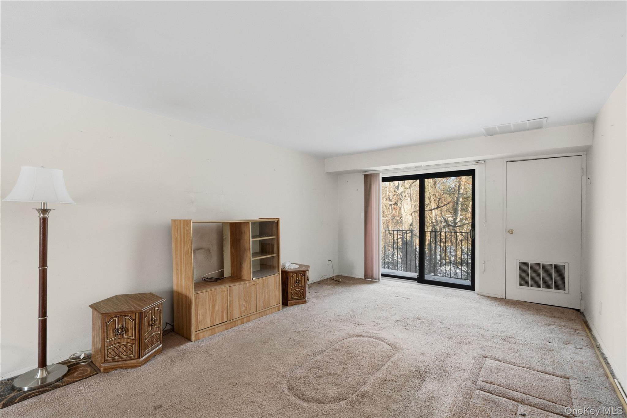 #8 photo, 19 Newbrook, Bay Shore , NY 11706