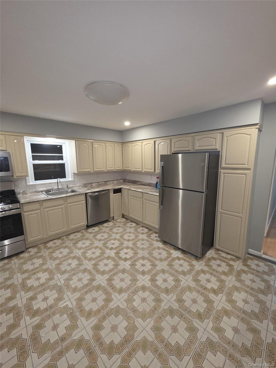 #1 photo, 915 11 street 11 Street, सफ़ोक काउंटी West Babylon , NY 11704