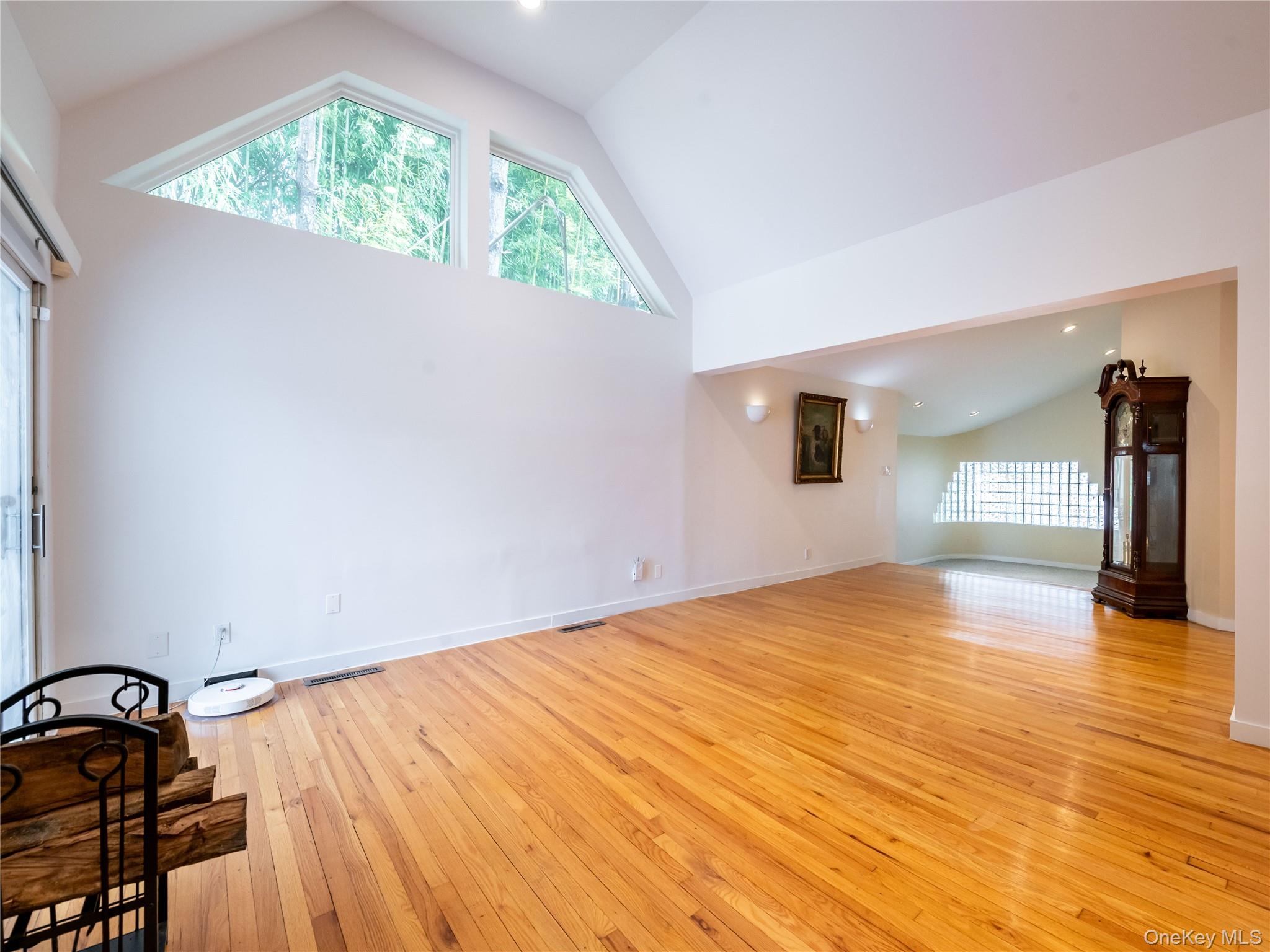 #7 photo, 127 Wooleys Lane, Great Neck , NY 11023