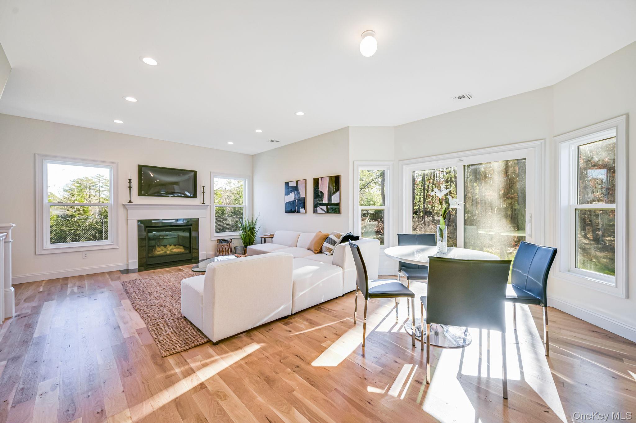 #4 photo, 6 Baldwin Court, Medford , NY 11763