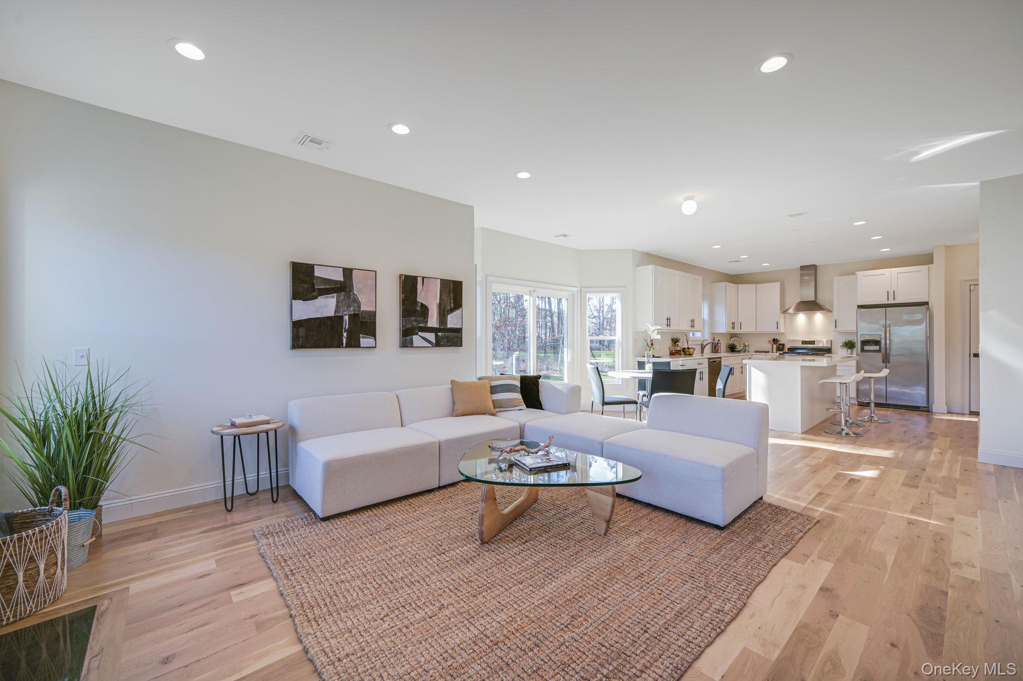 #3 photo, 465 Mill Road, מחוז סאפוק Coram , NY 11727