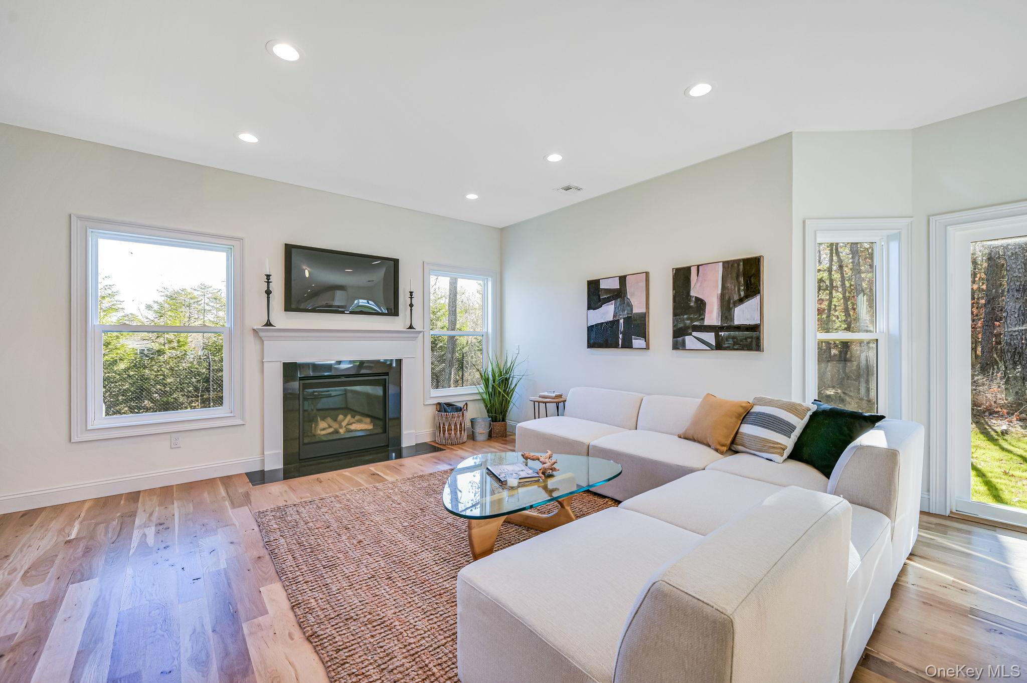 #5 photo, 465 Mill Road, מחוז סאפוק Coram , NY 11727