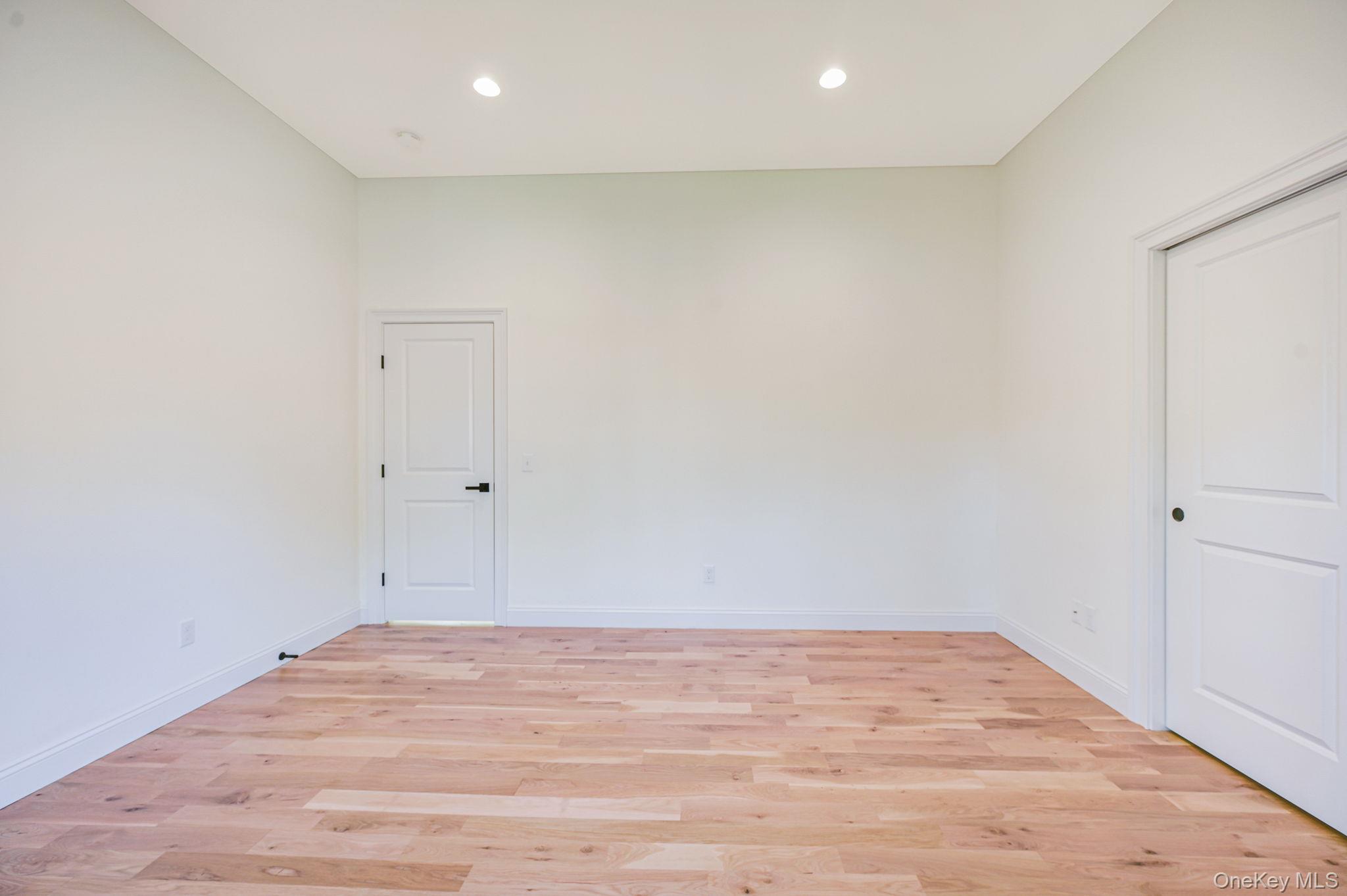 #9 photo, 465 Mill Road, מחוז סאפוק Coram , NY 11727