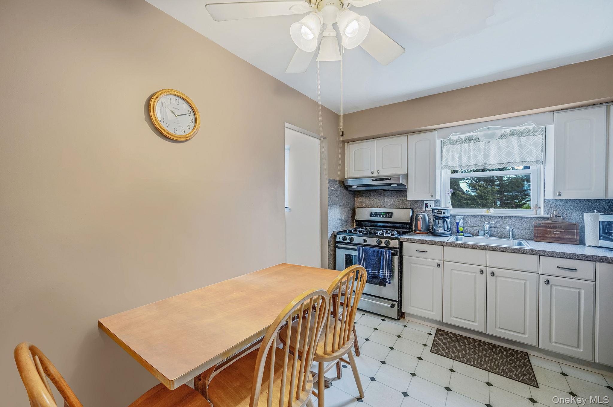 #6 photo, 690 N Delaware Avenue, Lindenhurst , NY 11757