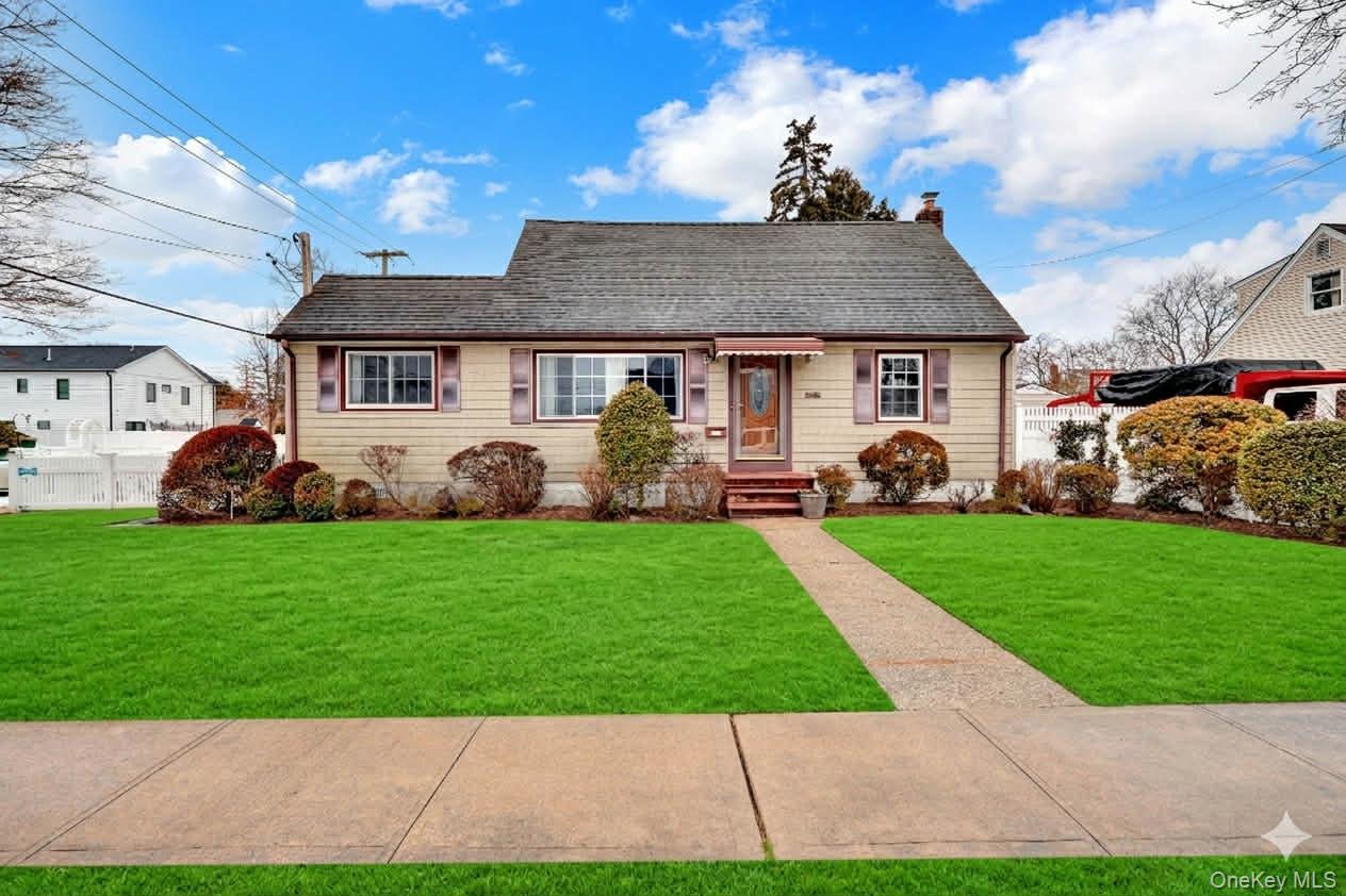 #1 photo, 2242 6th Street, नासाउ काउंटी East Meadow , NY 11554