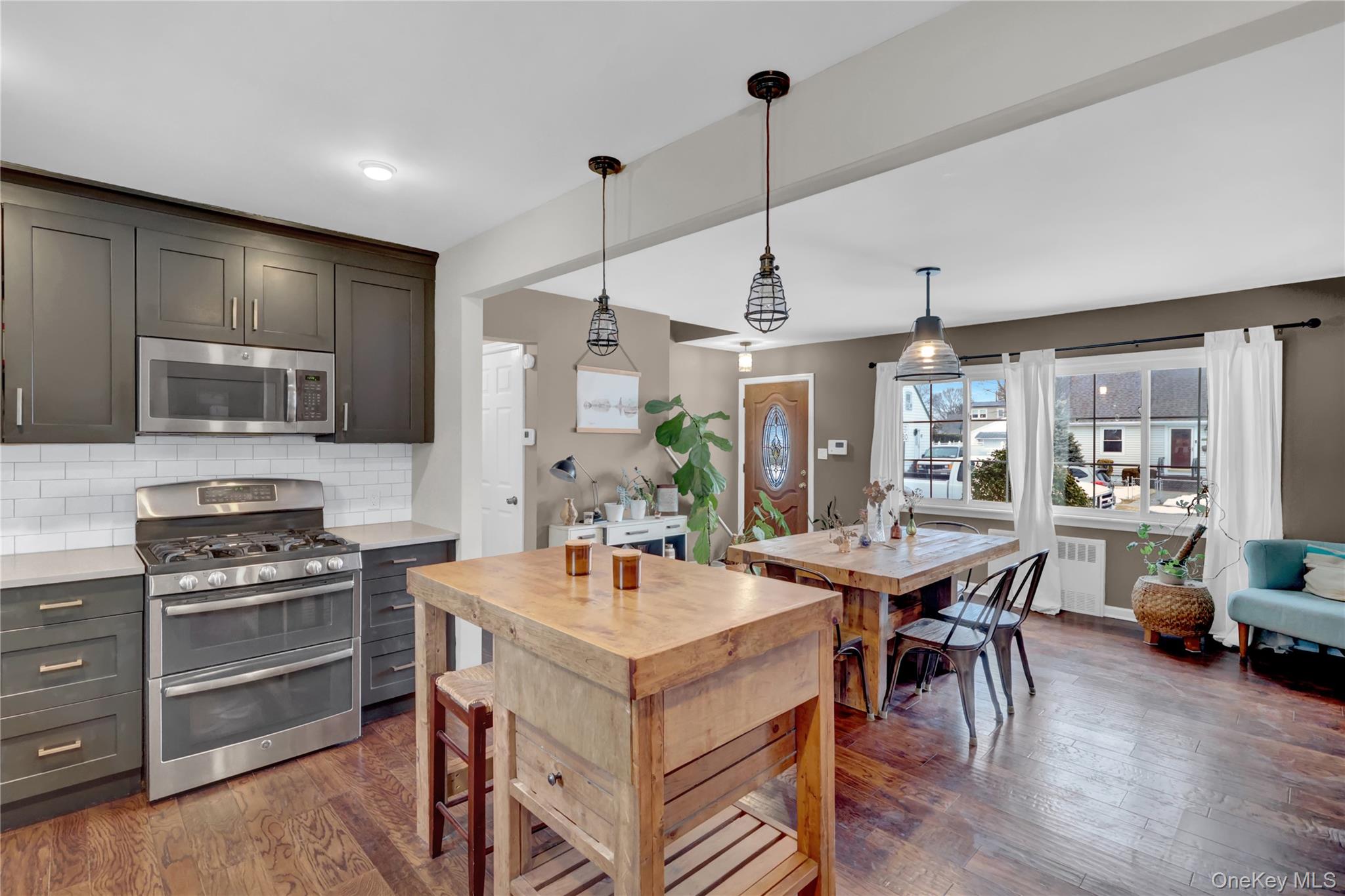 #19 photo, 2242 6th Street, नासाउ काउंटी East Meadow , NY 11554