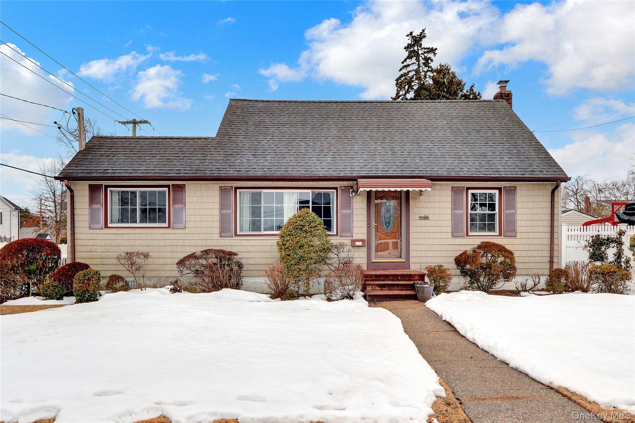 #2 photo, 2242 6th Street, नासाउ काउंटी East Meadow , NY 11554