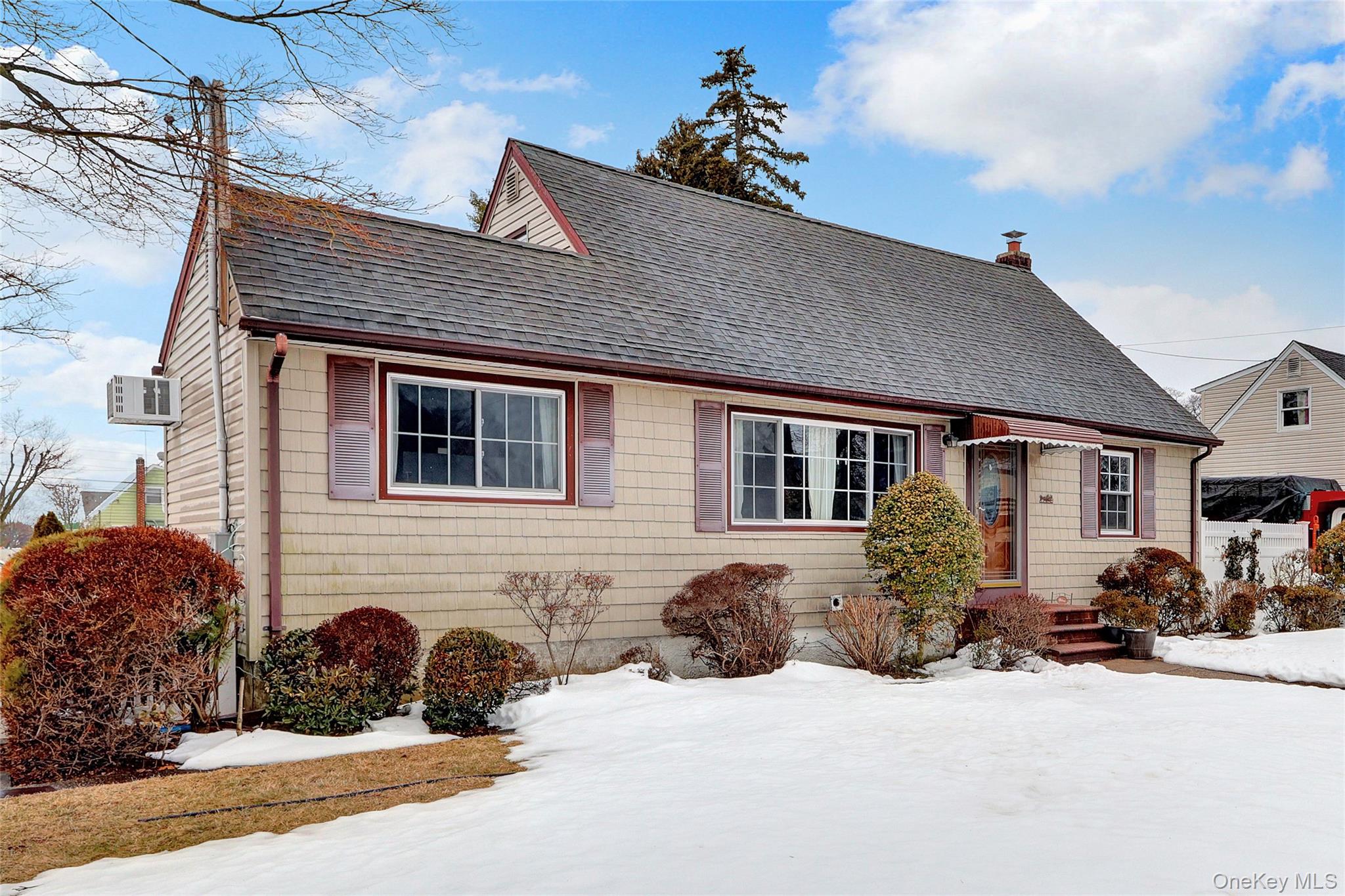 #4 photo, 2242 6th Street, नासाउ काउंटी East Meadow , NY 11554