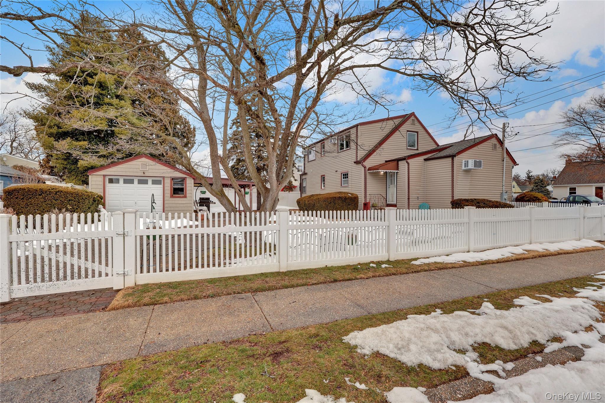 #7 photo, 2242 6th Street, नासाउ काउंटी East Meadow , NY 11554