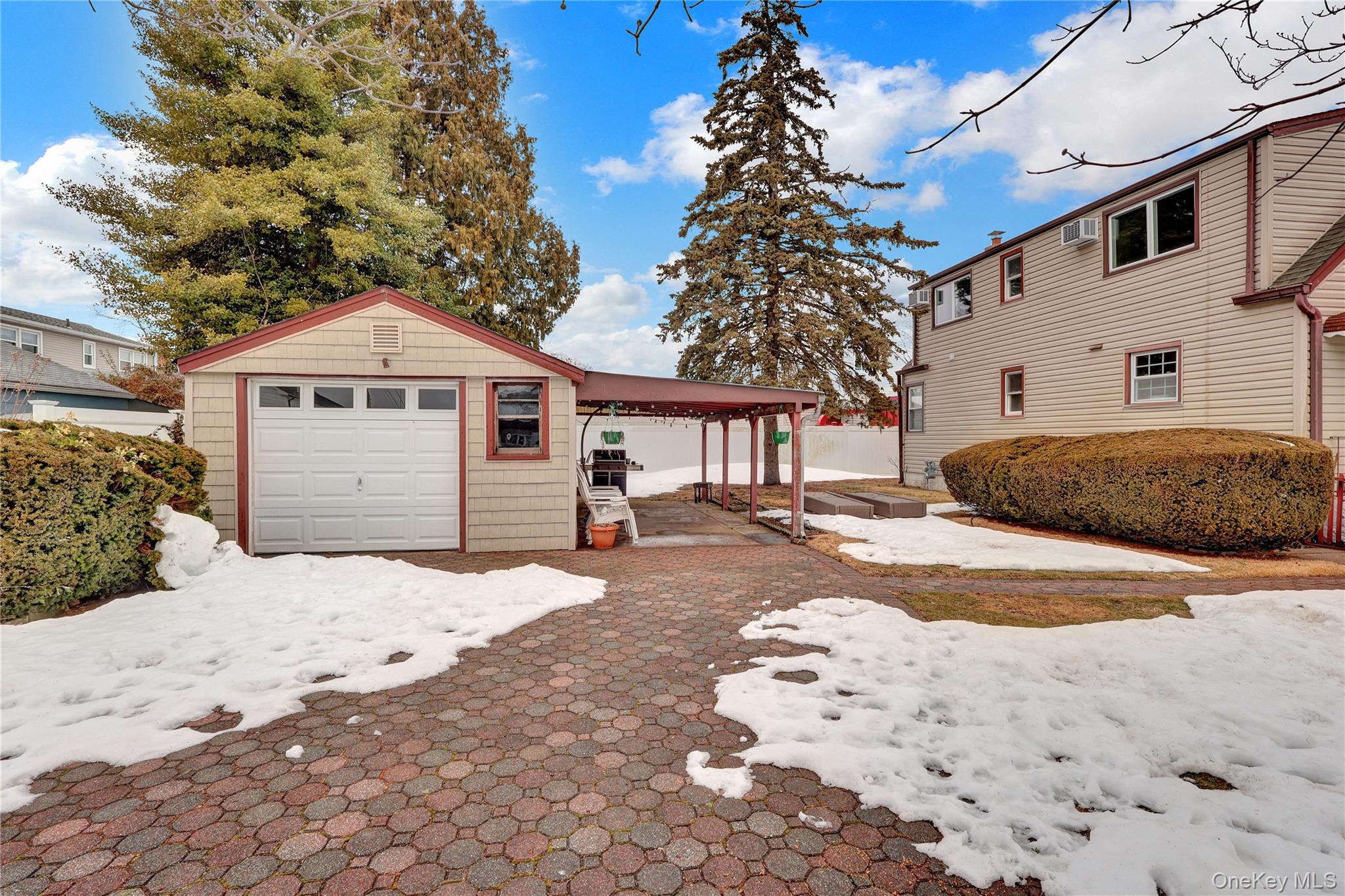 #8 photo, 2242 6th Street, नासाउ काउंटी East Meadow , NY 11554