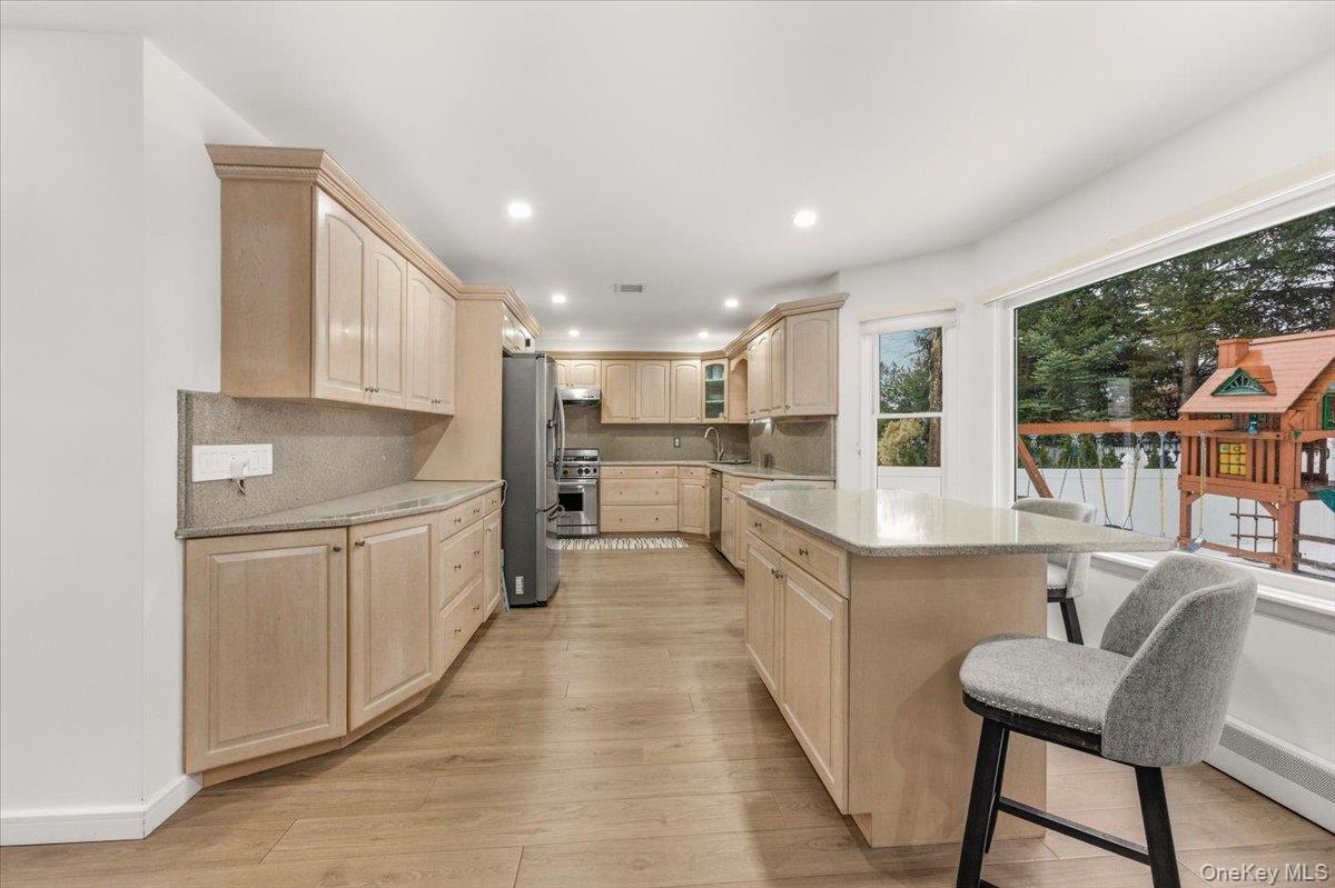 #14 photo, 1662 Park Avenue, New Hyde Park , NY 11040