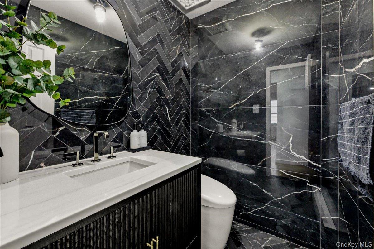 #16 photo, 1662 Park Avenue, New Hyde Park , NY 11040