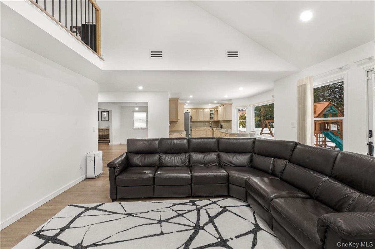 #17 photo, 1662 Park Avenue, New Hyde Park , NY 11040