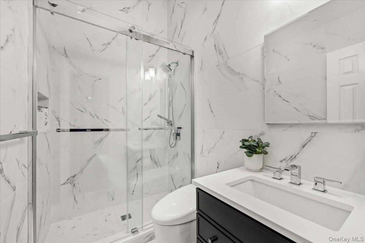 #18 photo, 1662 Park Avenue, New Hyde Park , NY 11040