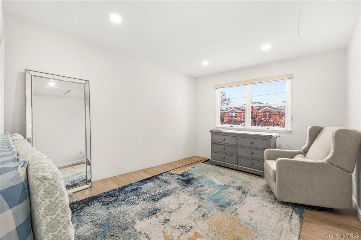 #20 photo, 1662 Park Avenue, New Hyde Park , NY 11040