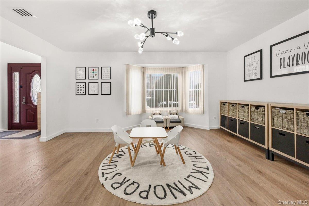 #8 photo, 1662 Park Avenue, New Hyde Park , NY 11040