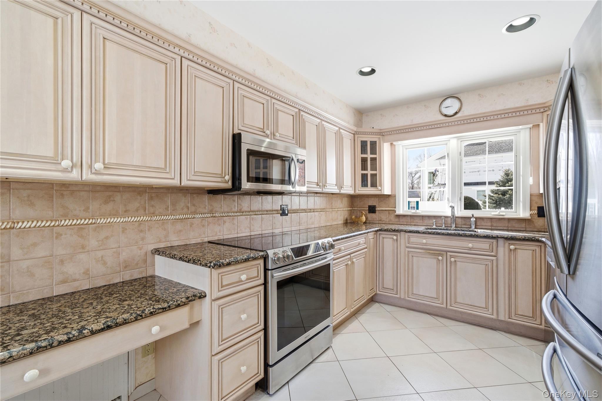 #14 photo, 38 Bradish Lane, 东长岛 Bay Shore , NY 11706