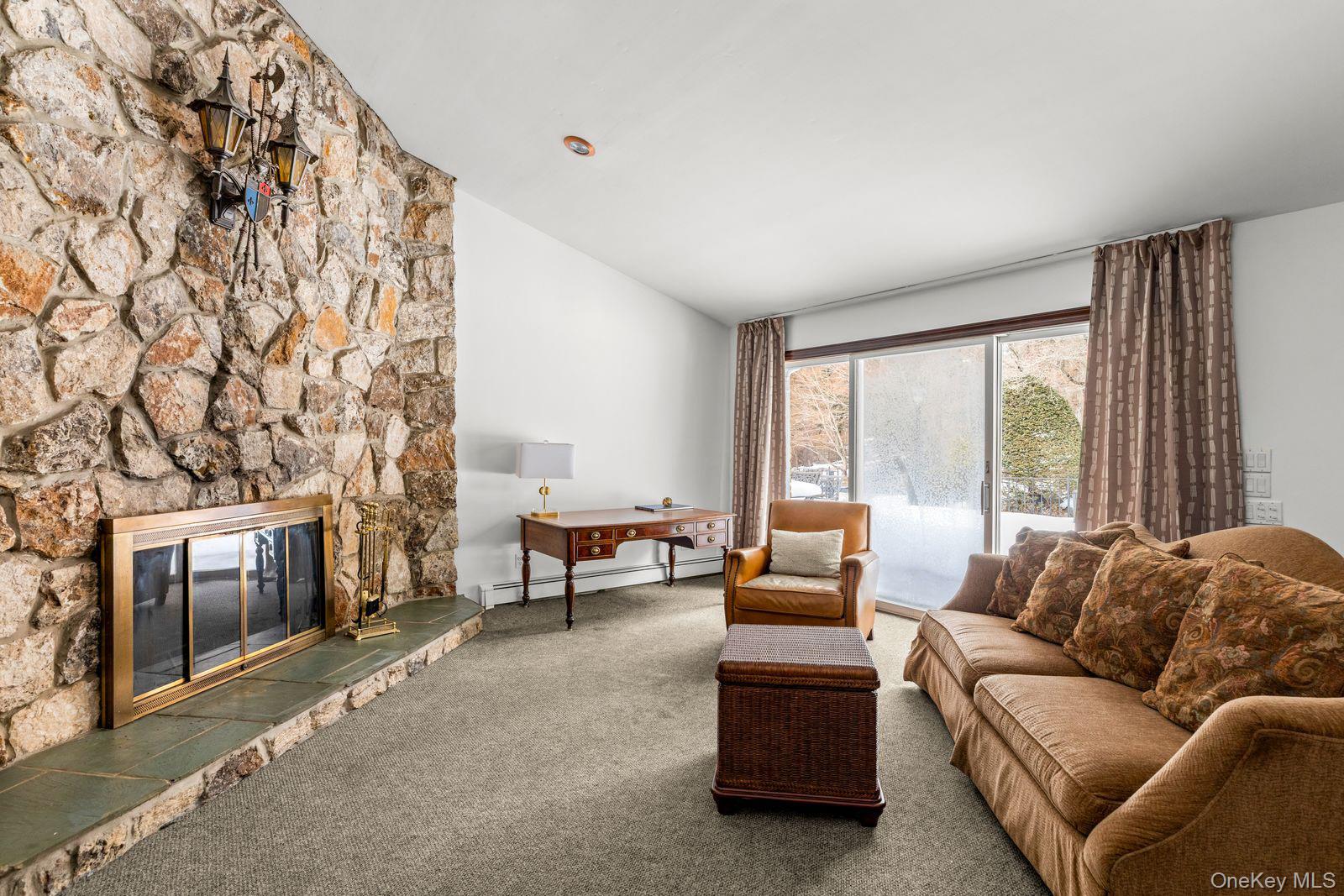 #11 photo, 10 Dorchester Drive, Muttontown , NY 11545