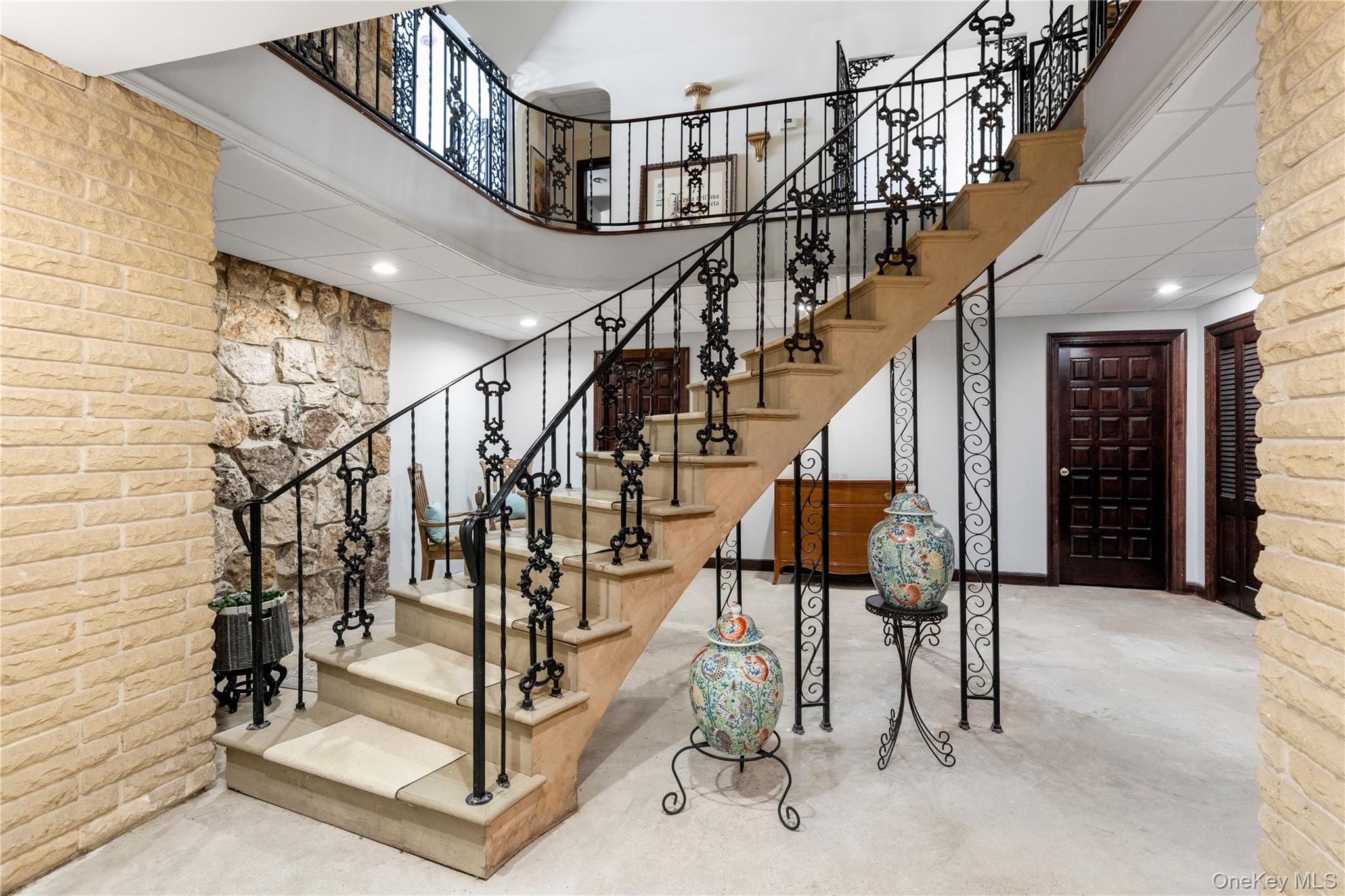 #16 photo, 10 Dorchester Drive, Muttontown , NY 11545