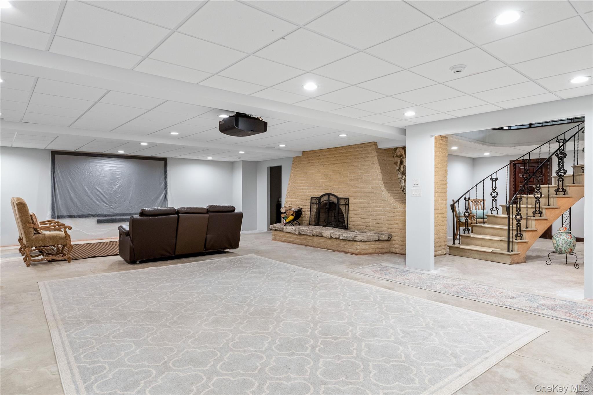 #17 photo, 10 Dorchester Drive, Muttontown , NY 11545