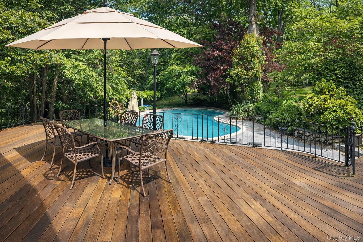 #2 photo, 10 Dorchester Drive, Muttontown , NY 11545