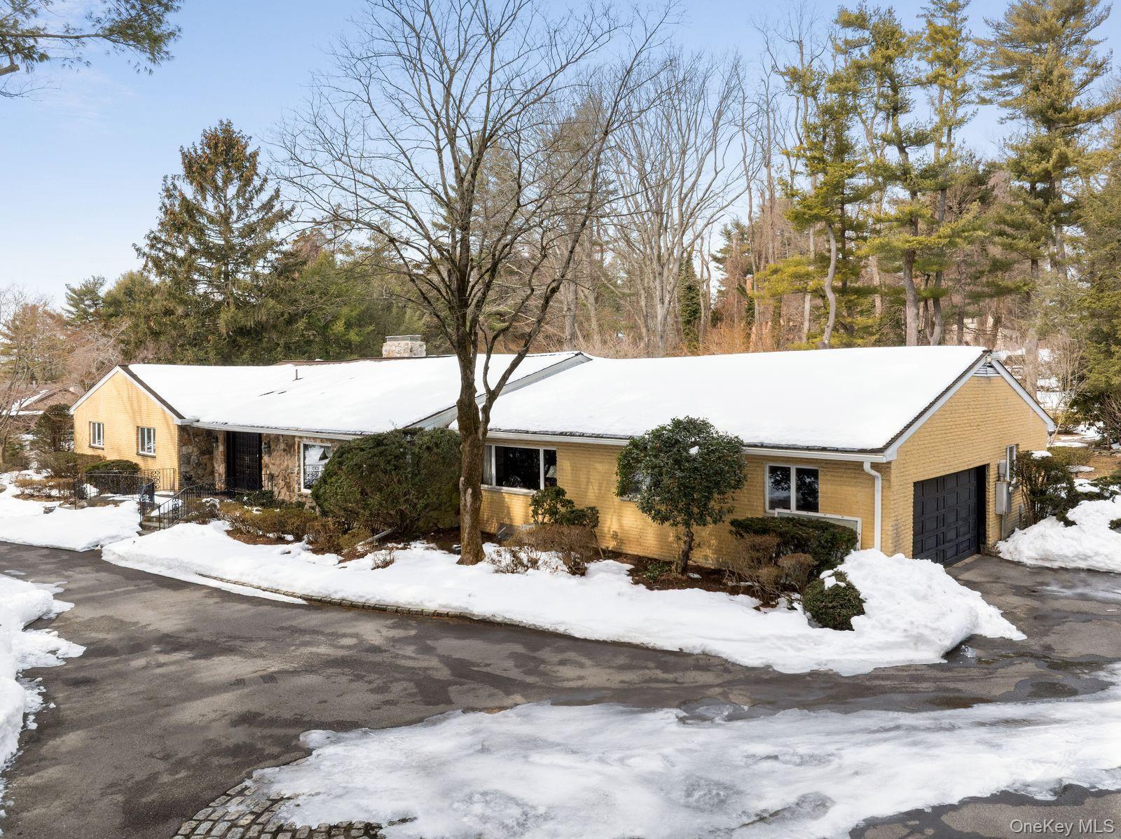 #4 photo, 10 Dorchester Drive, Muttontown , NY 11545