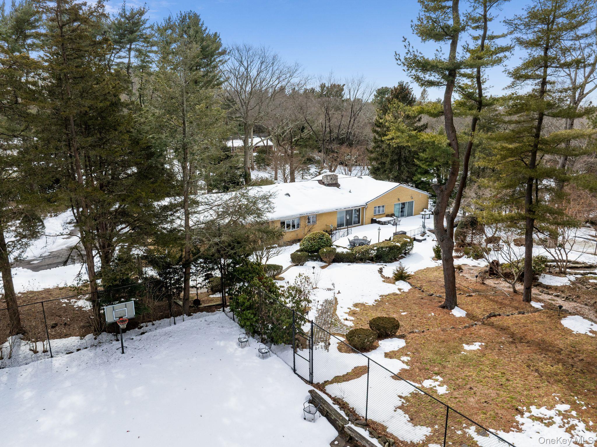 #6 photo, 10 Dorchester Drive, Muttontown , NY 11545