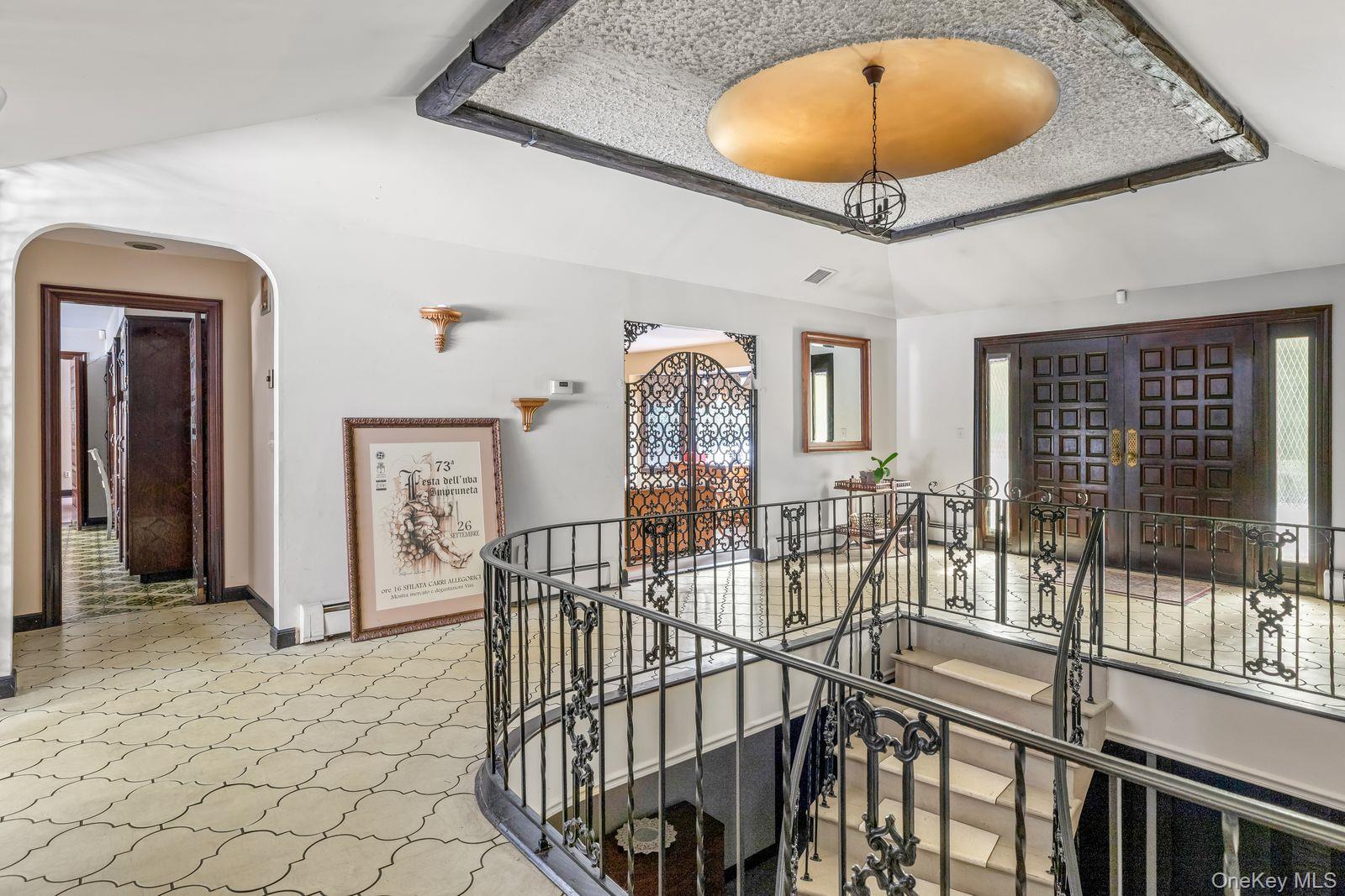 #7 photo, 10 Dorchester Drive, Muttontown , NY 11545