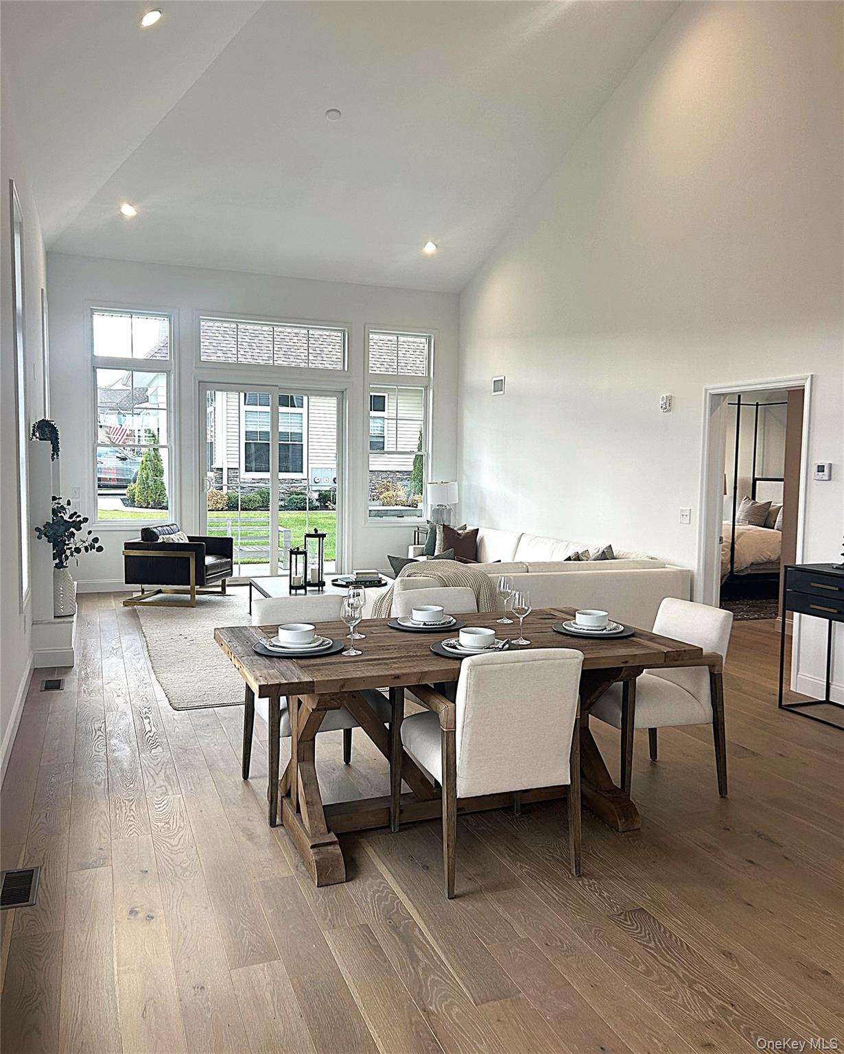 #4 photo, 329 Silver Timber Drive, सफ़ोक काउंटी Yaphank , NY 11980