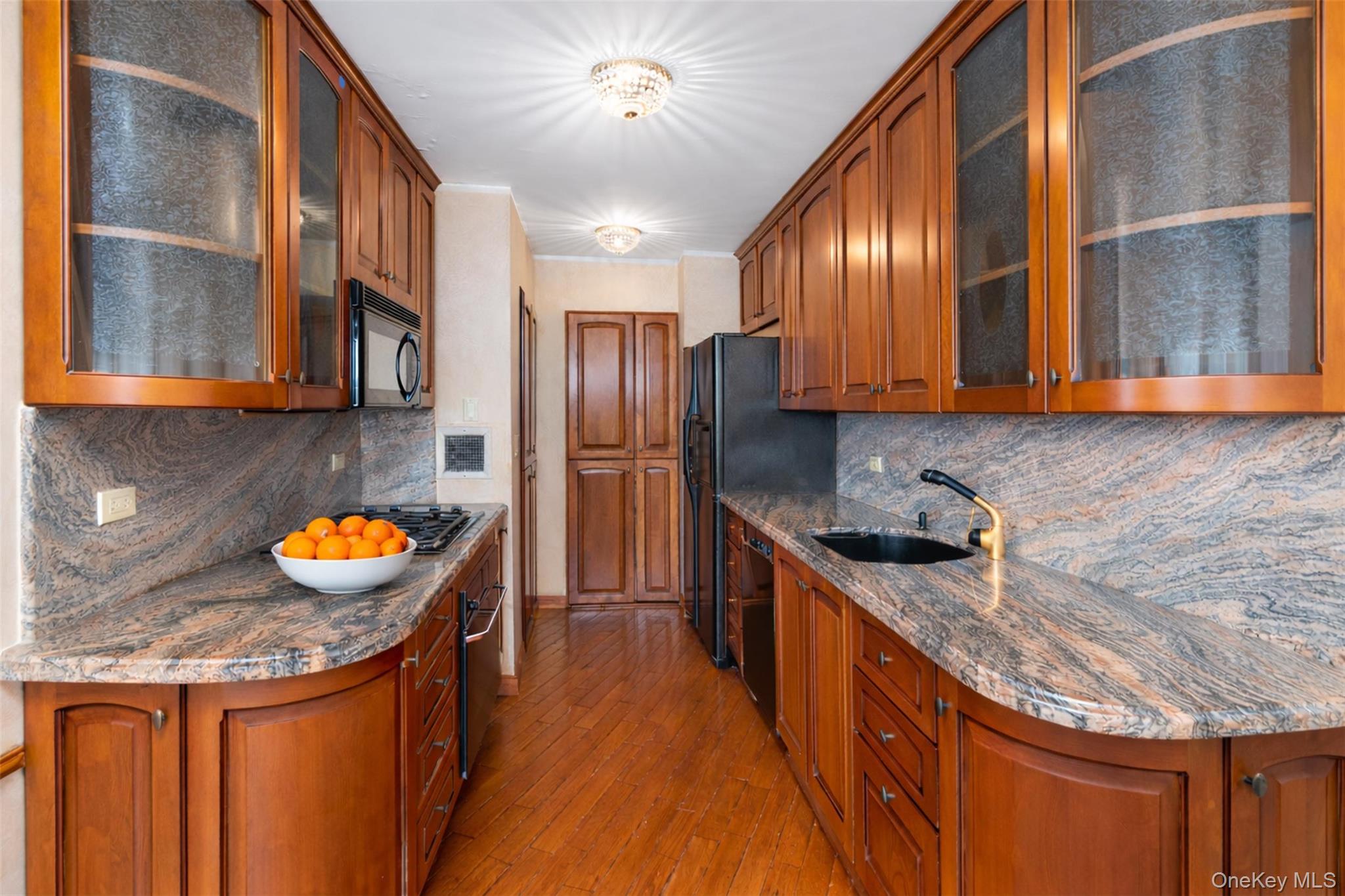 #5 photo, 112-01 Queens Boulevard, קווינס Forest Hills , NY 11375