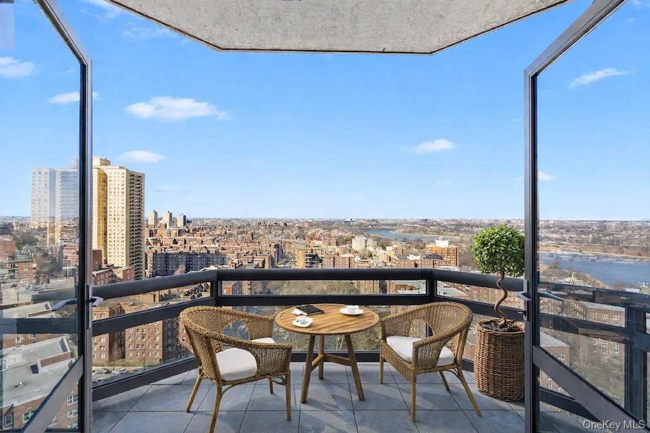 #6 photo, 112-01 Queens Boulevard, קווינס Forest Hills , NY 11375