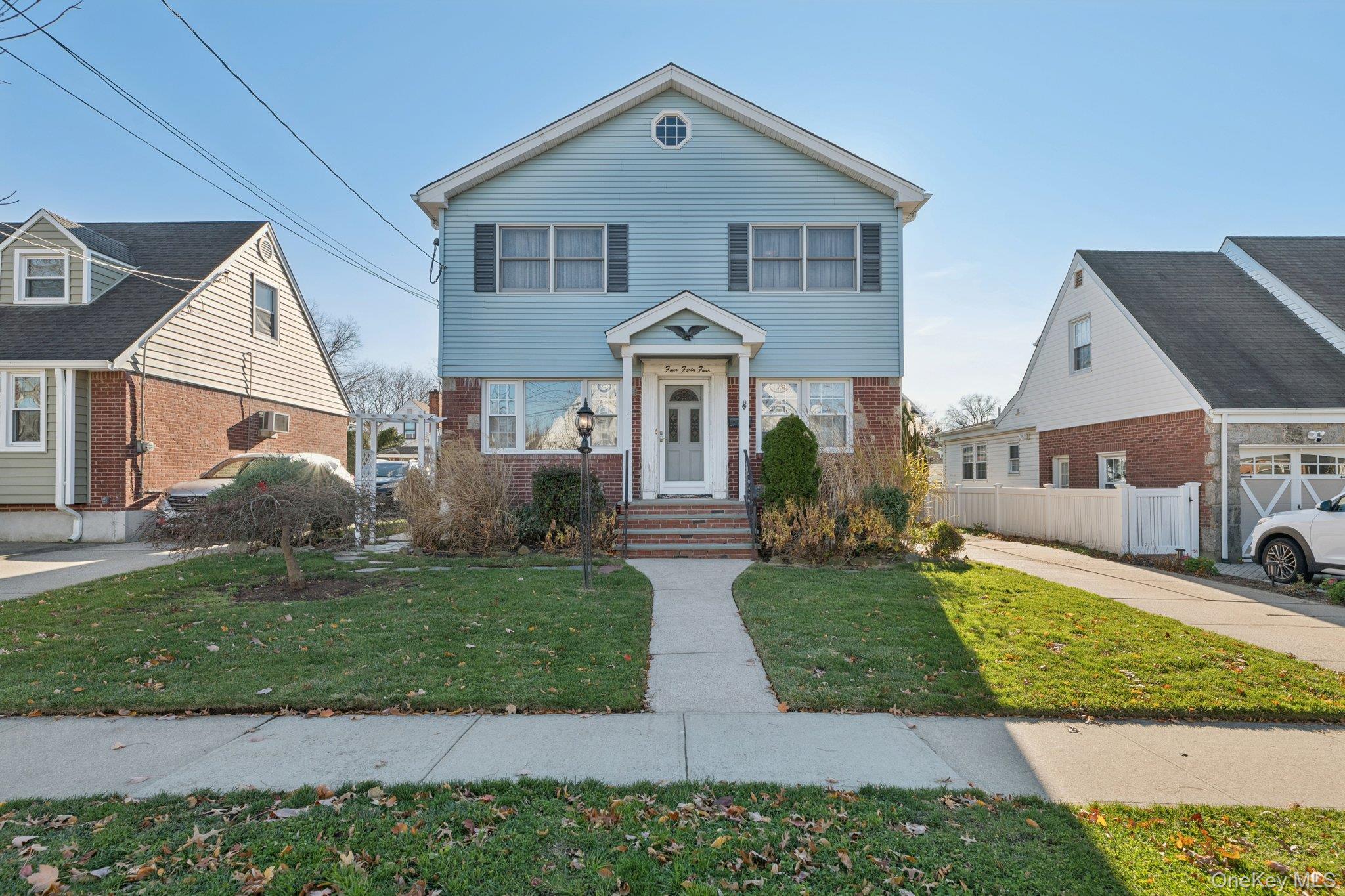 #1 photo, 444 Carnation Avenue, 长岛 Floral Park , NY 11001