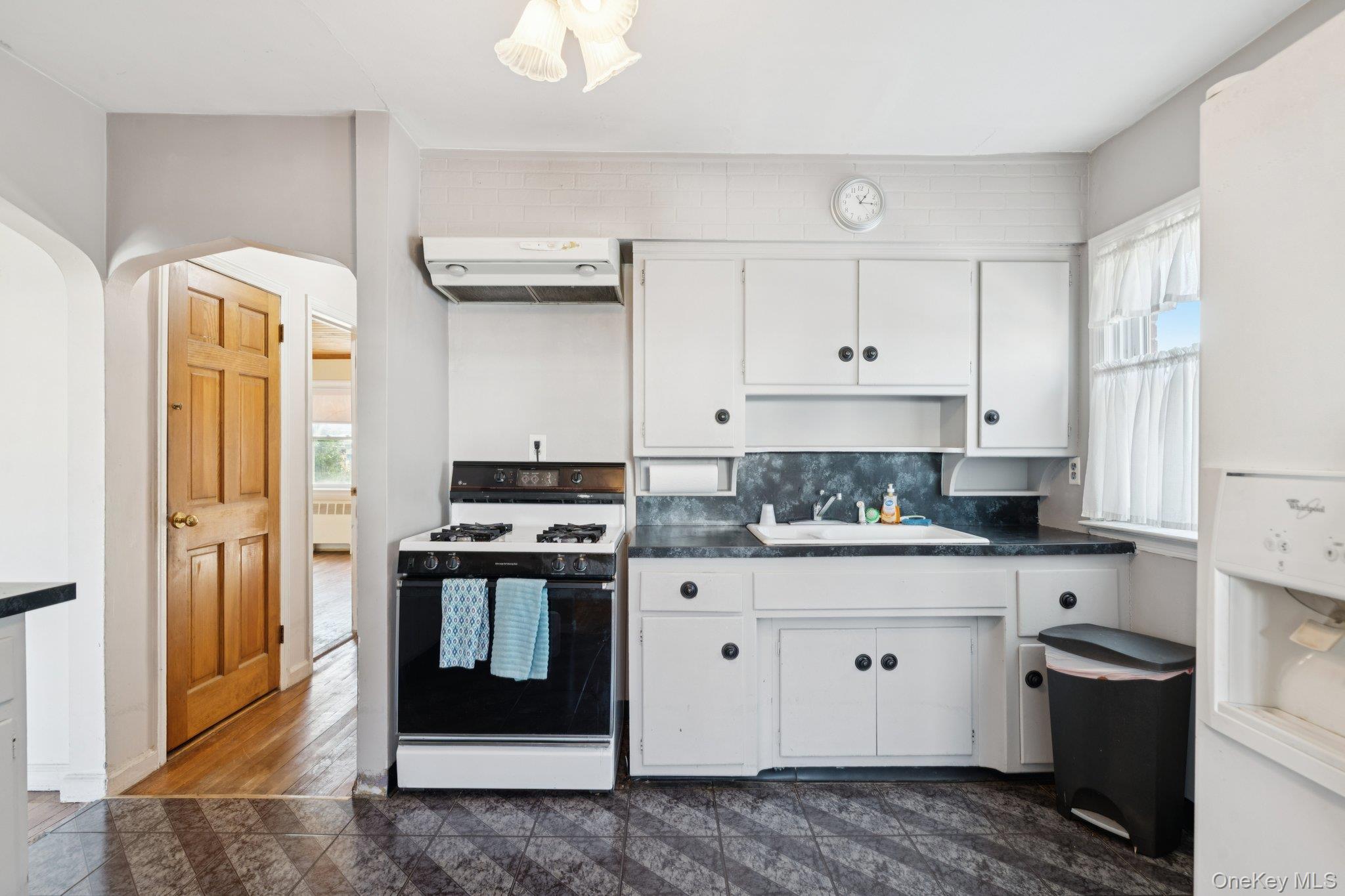 #13 photo, 444 Carnation Avenue, 长岛 Floral Park , NY 11001