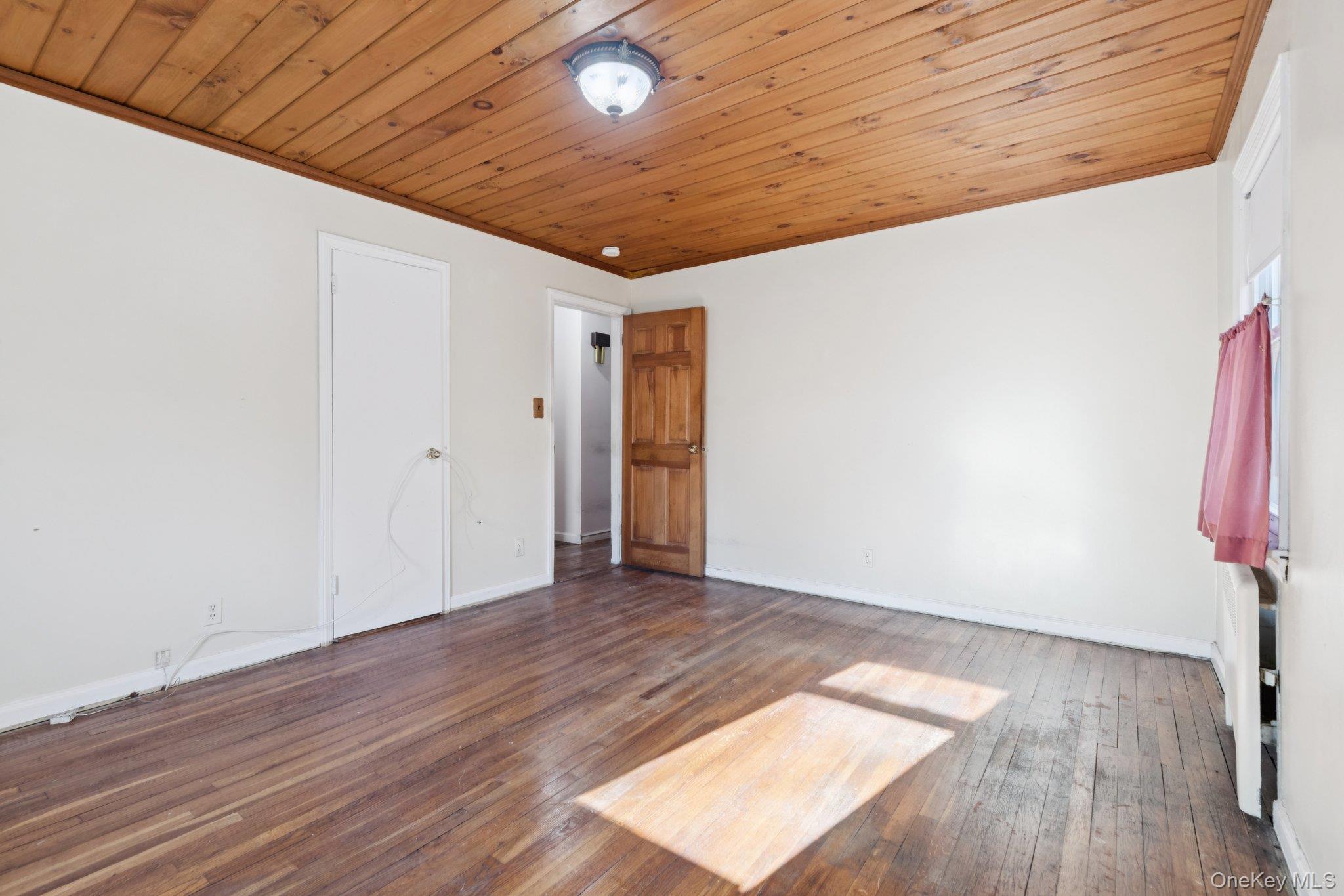 #19 photo, 444 Carnation Avenue, 长岛 Floral Park , NY 11001