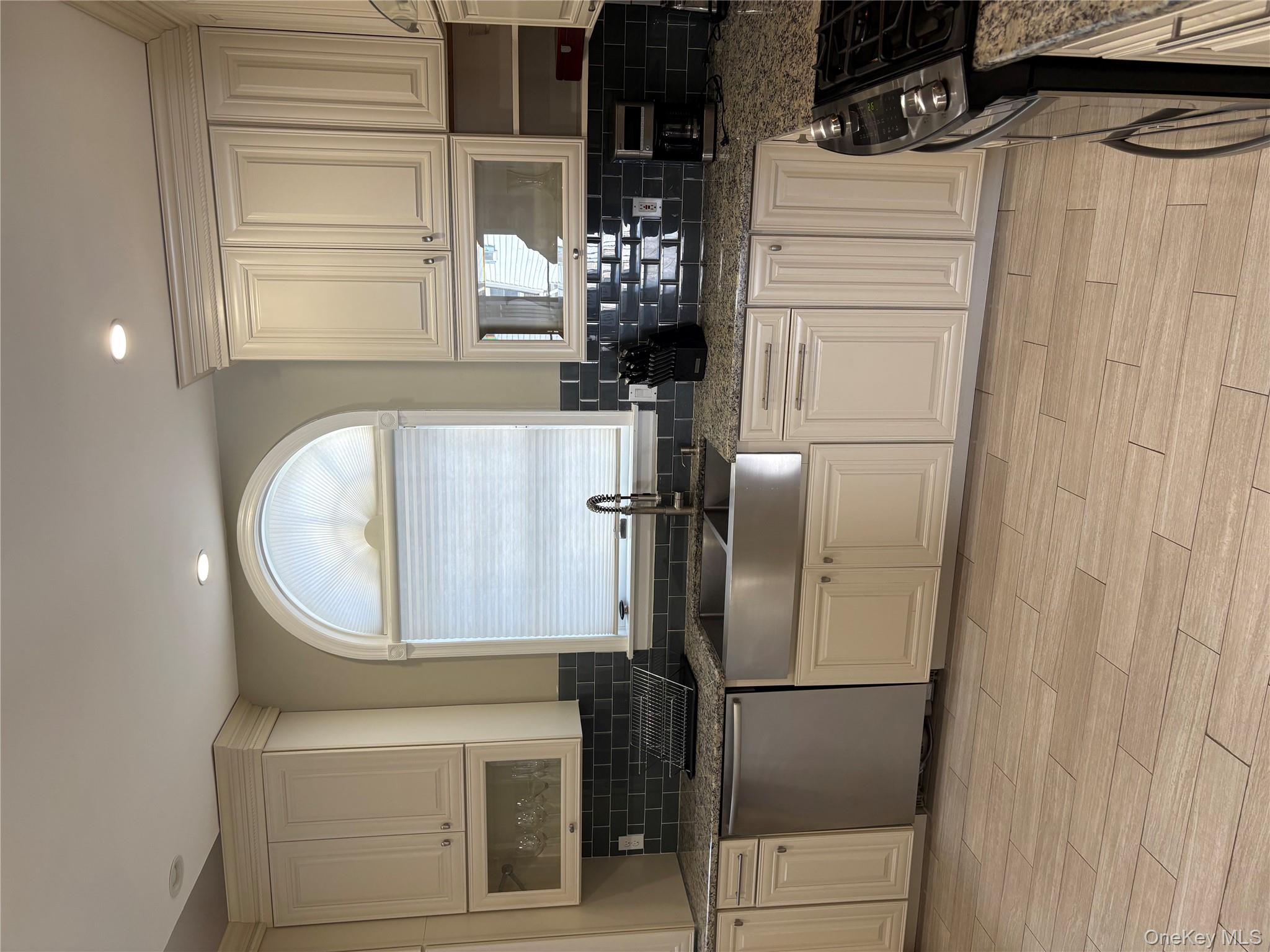 #10 photo, 18 Lakeside Drive, Valhalla , NY 10595