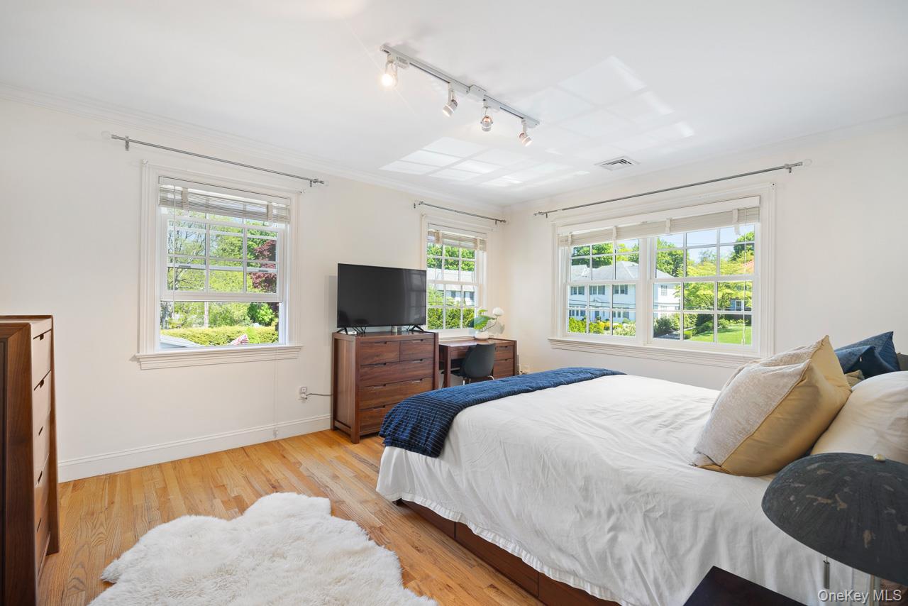 #17 photo, 11 School Lane, Scarsdale , NY 10583