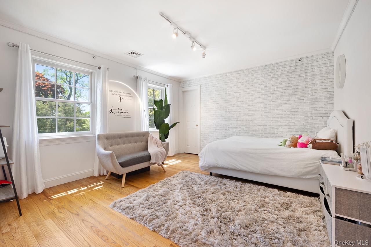 #19 photo, 11 School Lane, Scarsdale , NY 10583