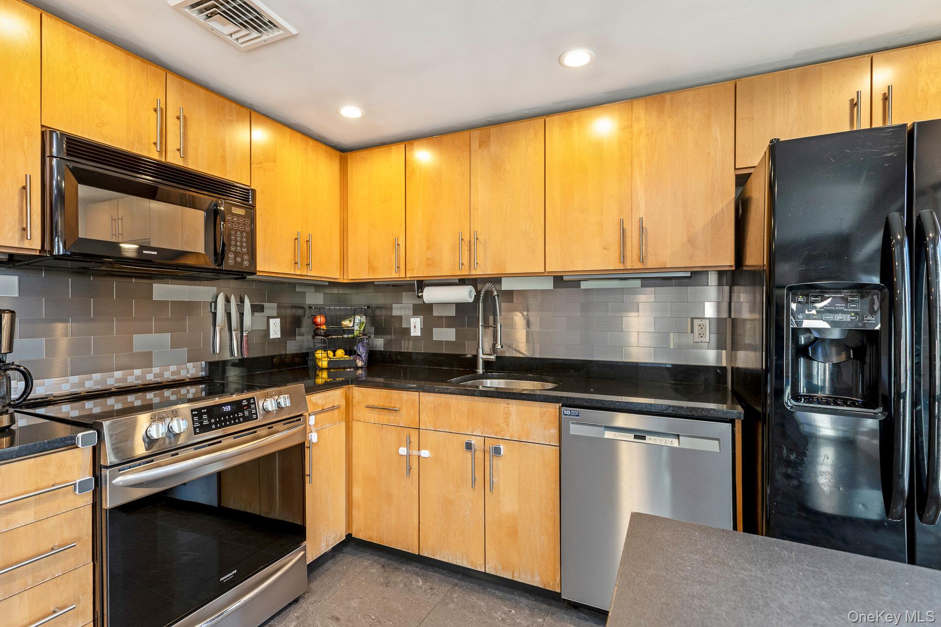 #7 photo, 5 Longleaf Lane, Medford , NY 11763