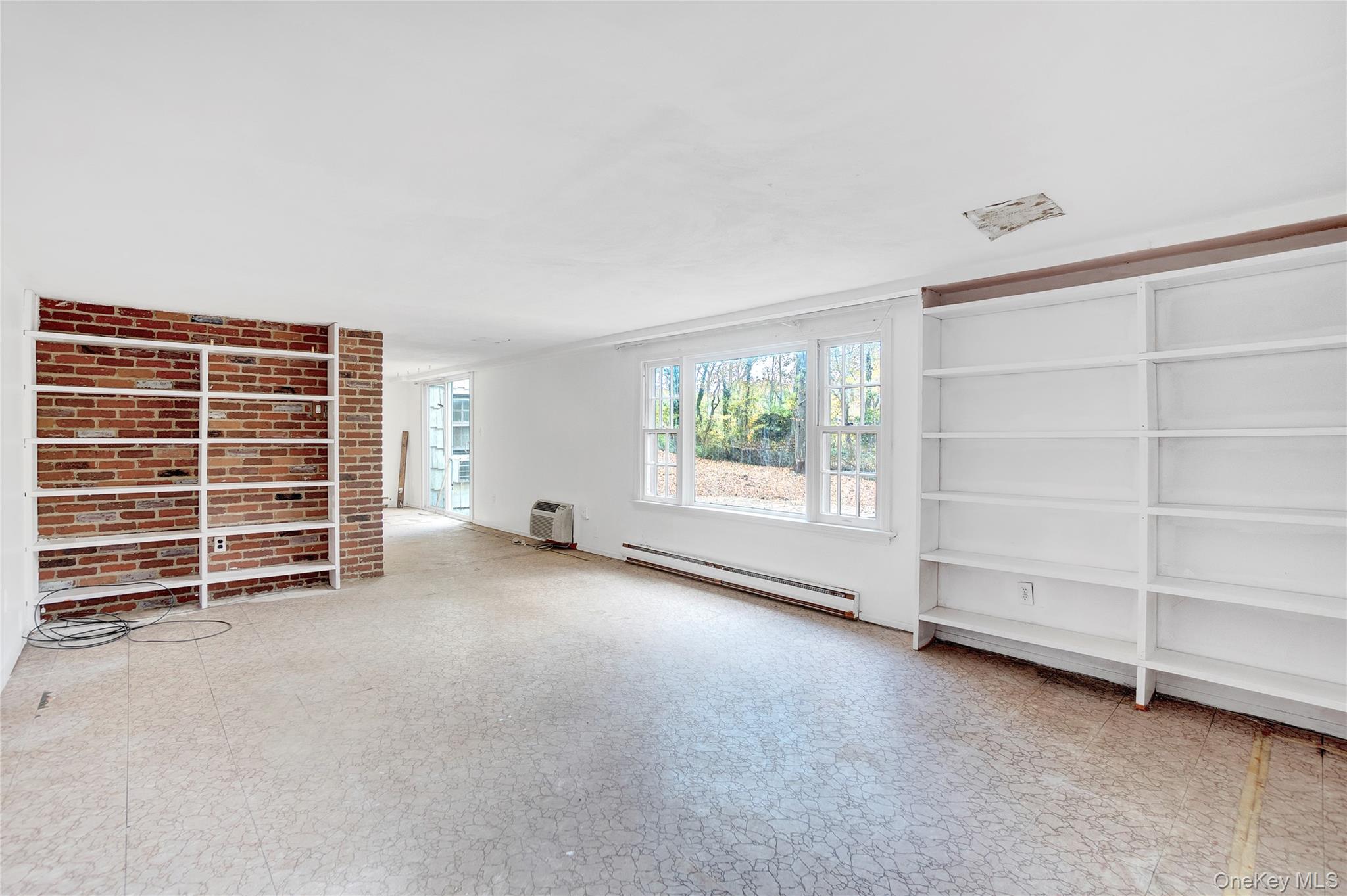 #13 photo, 5 Chatham Place, सफ़ोक काउंटी Dix Hills , NY 11746