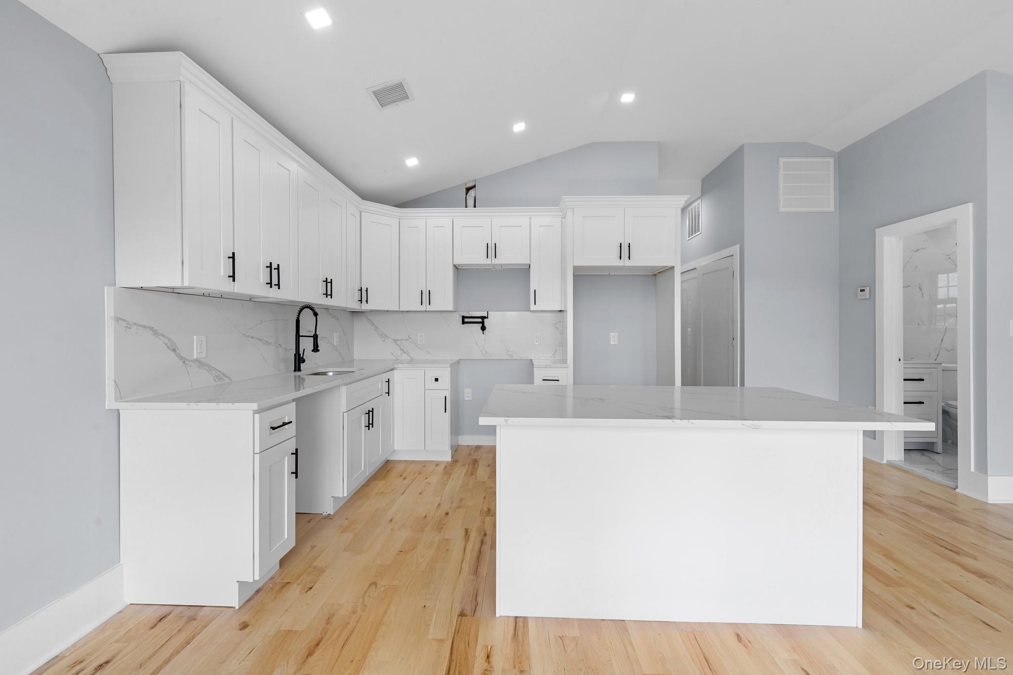 #2 photo, 24149 148th Drive, কুইন্‌স Rosedale , NY 11422