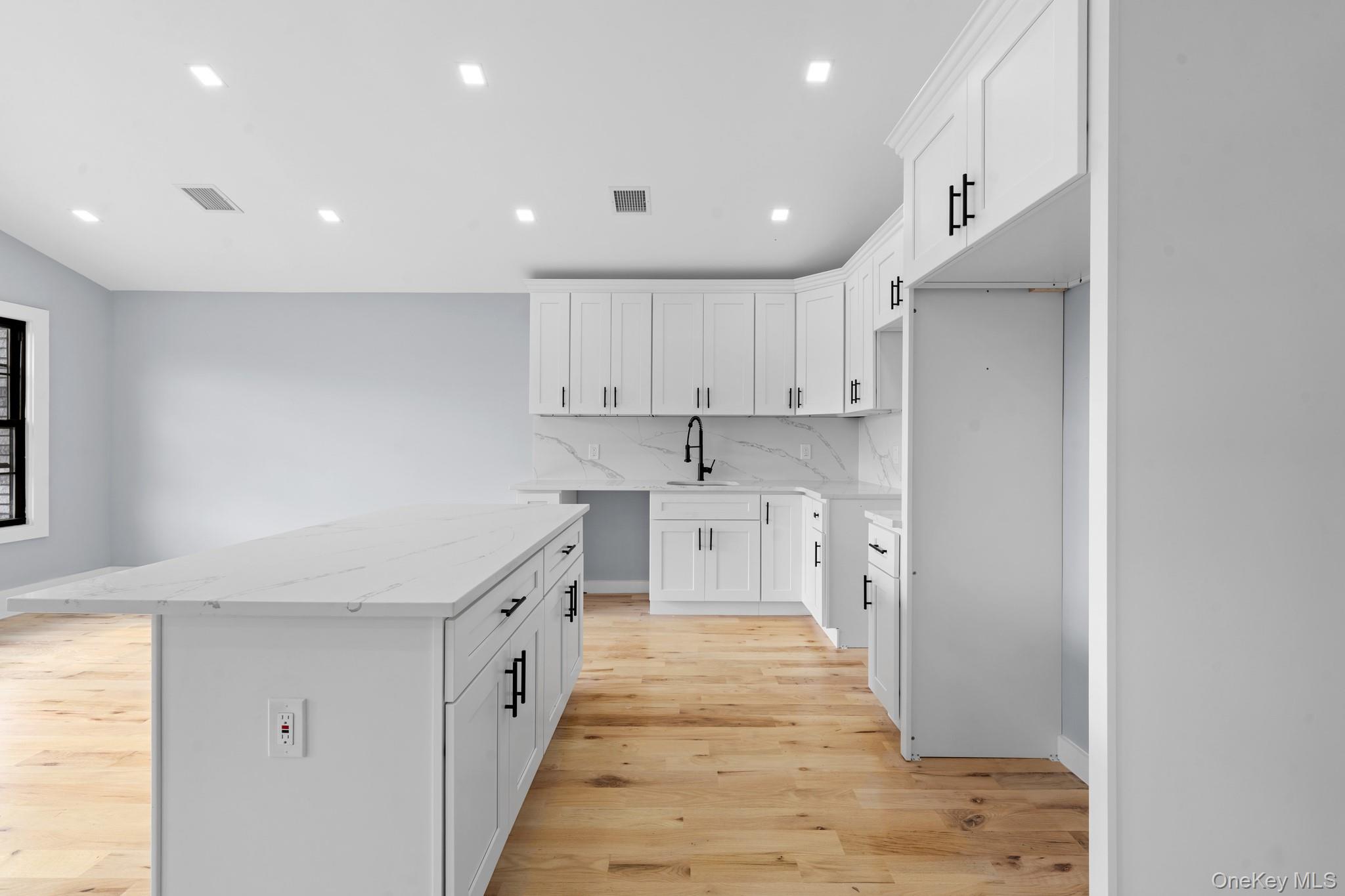 #4 photo, 24149 148th Drive, কুইন্‌স Rosedale , NY 11422