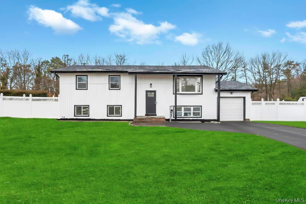 #1 photo, 191 Ridge Road, सफ़ोक काउंटी Wheatley Heights , NY 11798