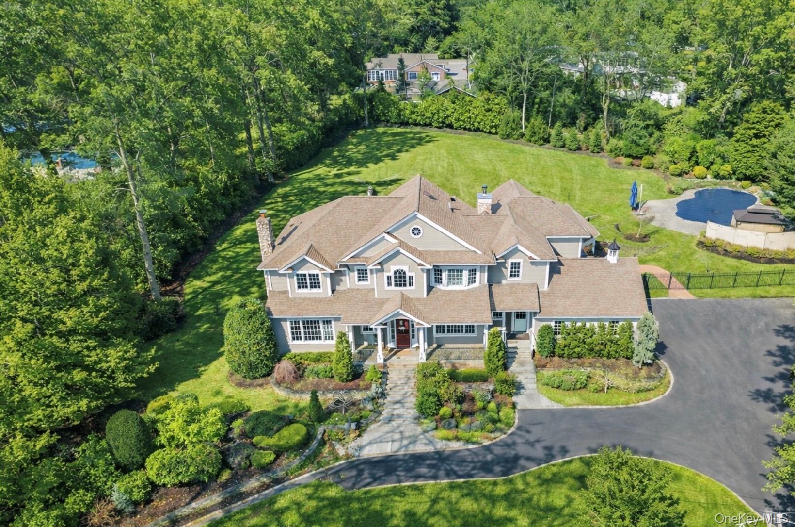 #1 photo, 28 Dunlop Road, সাফোক কাউন্টি Huntington , NY 11743