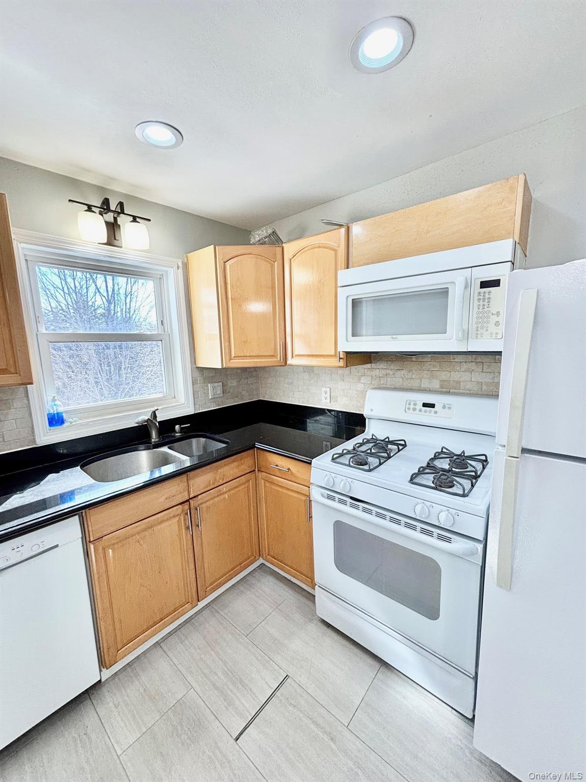 #12 photo, 487 5th Avenue, מחוז נסאו Cedarhurst , NY 11516