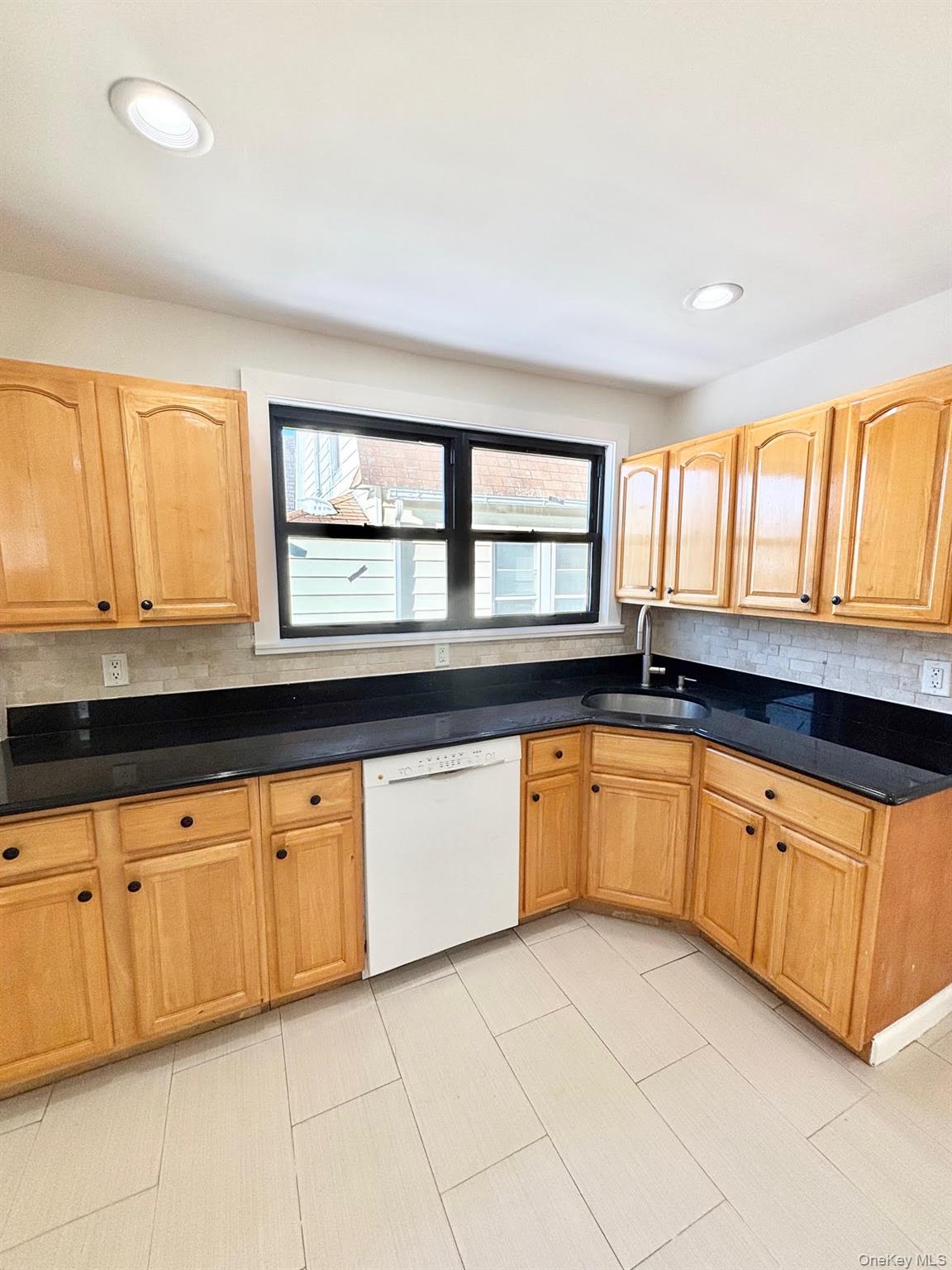 #4 photo, 487 5th Avenue, מחוז נסאו Cedarhurst , NY 11516